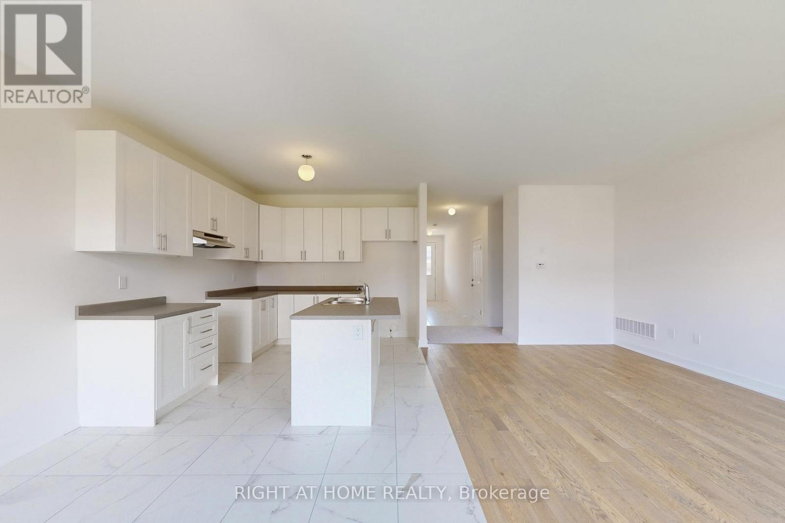 258 Duncan Street, Clearview, Ontario  L0M 1S0 - Photo 7 - S12437931