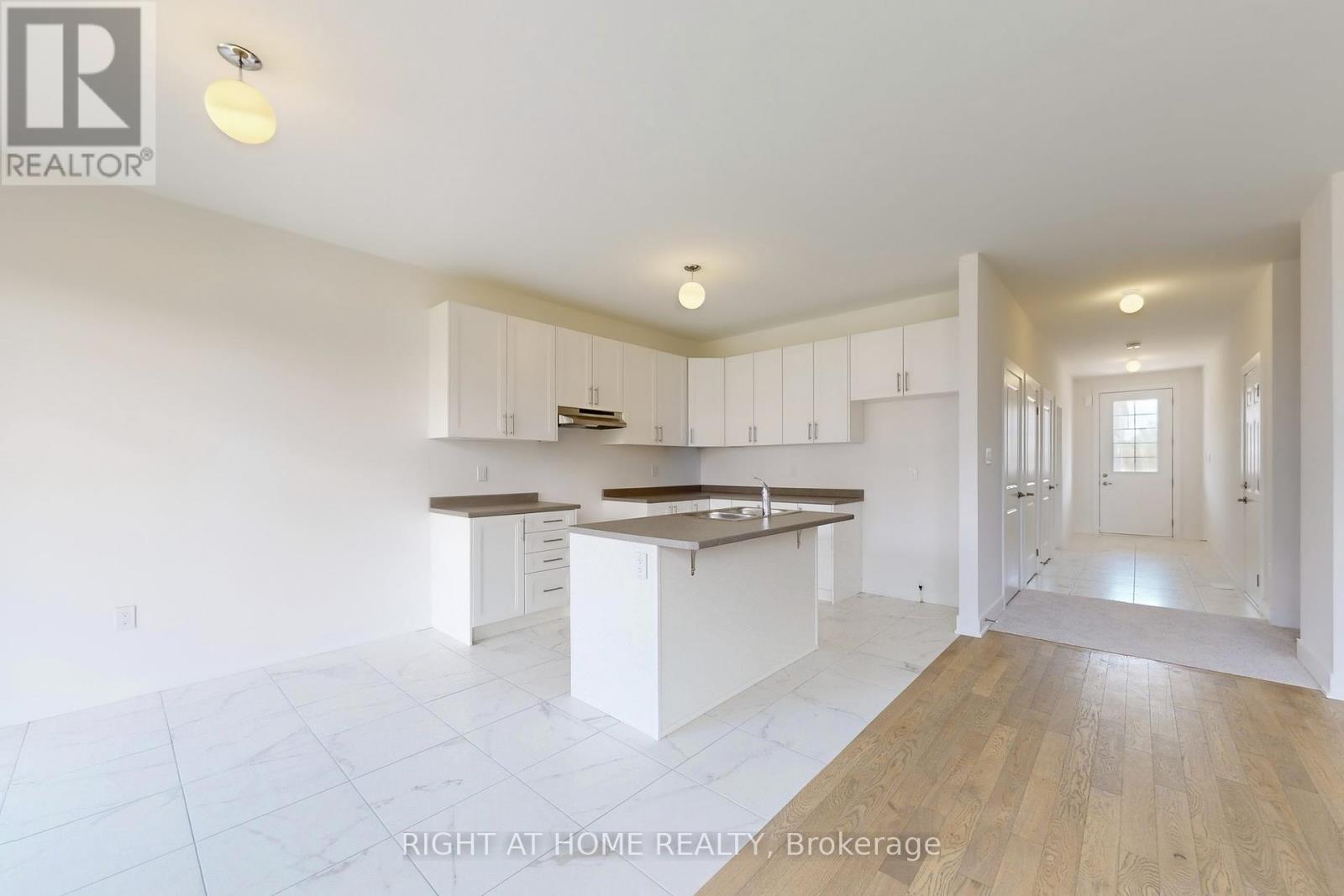 258 Duncan Street, Clearview, Ontario  L0M 1S0 - Photo 9 - S12437931