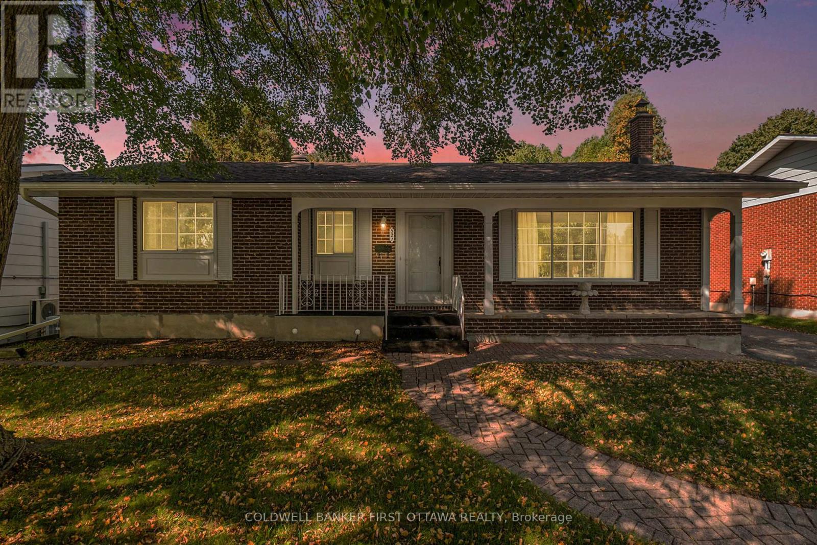 521 Ridgewood Drive, Cornwall, Ontario  K6H 5Z6 - Photo 2 - X12438144