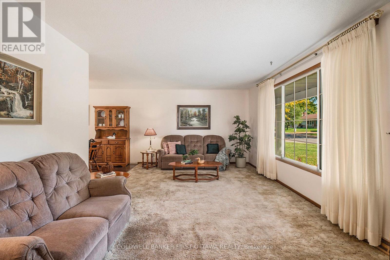 521 Ridgewood Drive, Cornwall, Ontario  K6H 5Z6 - Photo 3 - X12438144