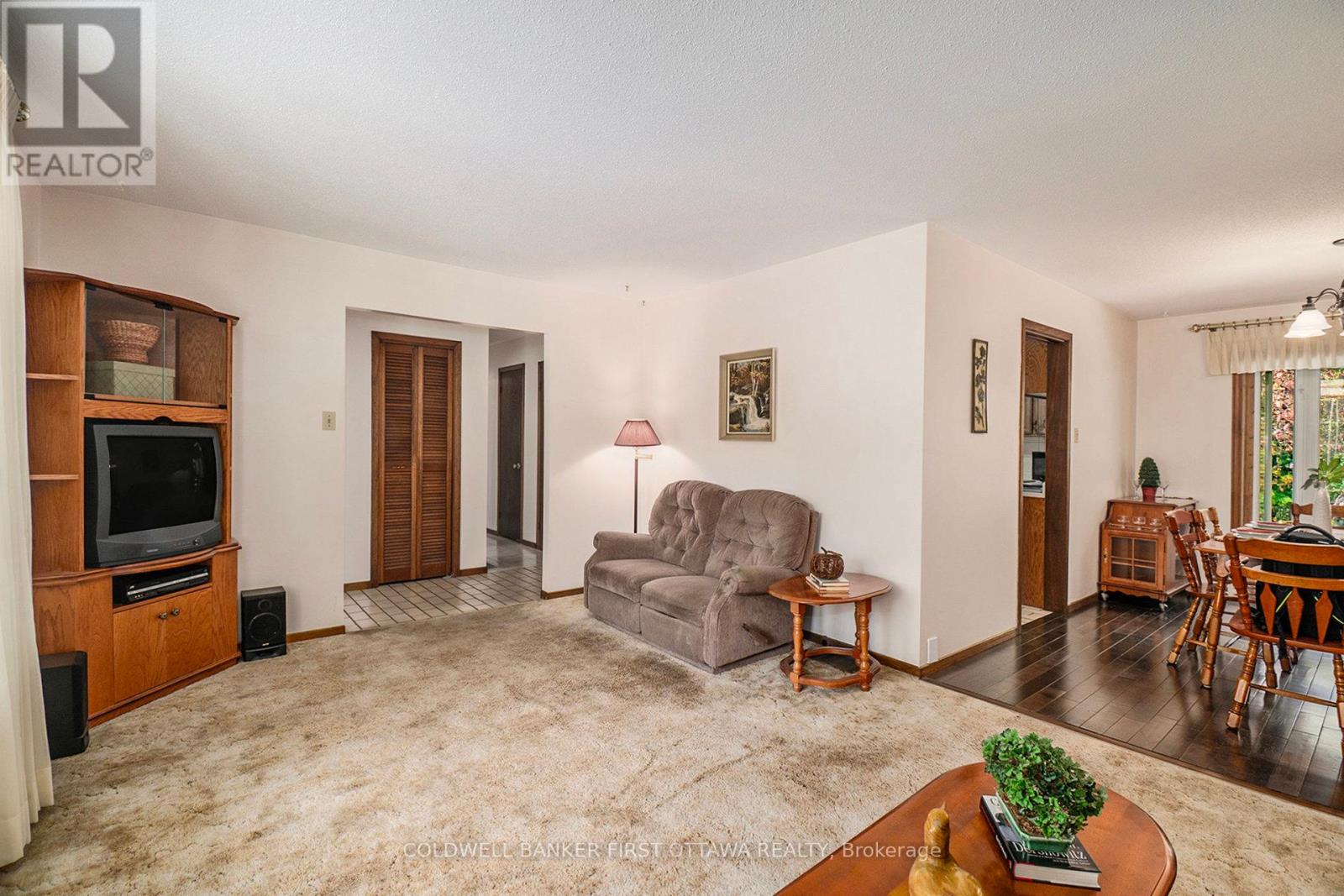 521 Ridgewood Drive, Cornwall, Ontario  K6H 5Z6 - Photo 4 - X12438144