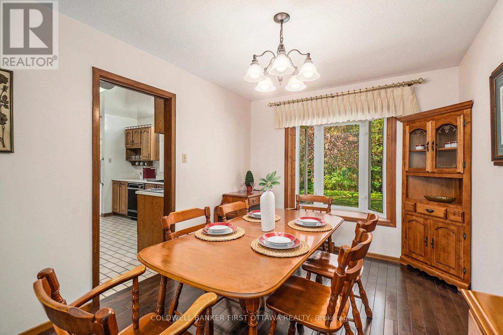 521 Ridgewood Drive, Cornwall, Ontario  K6H 5Z6 - Photo 6 - X12438144