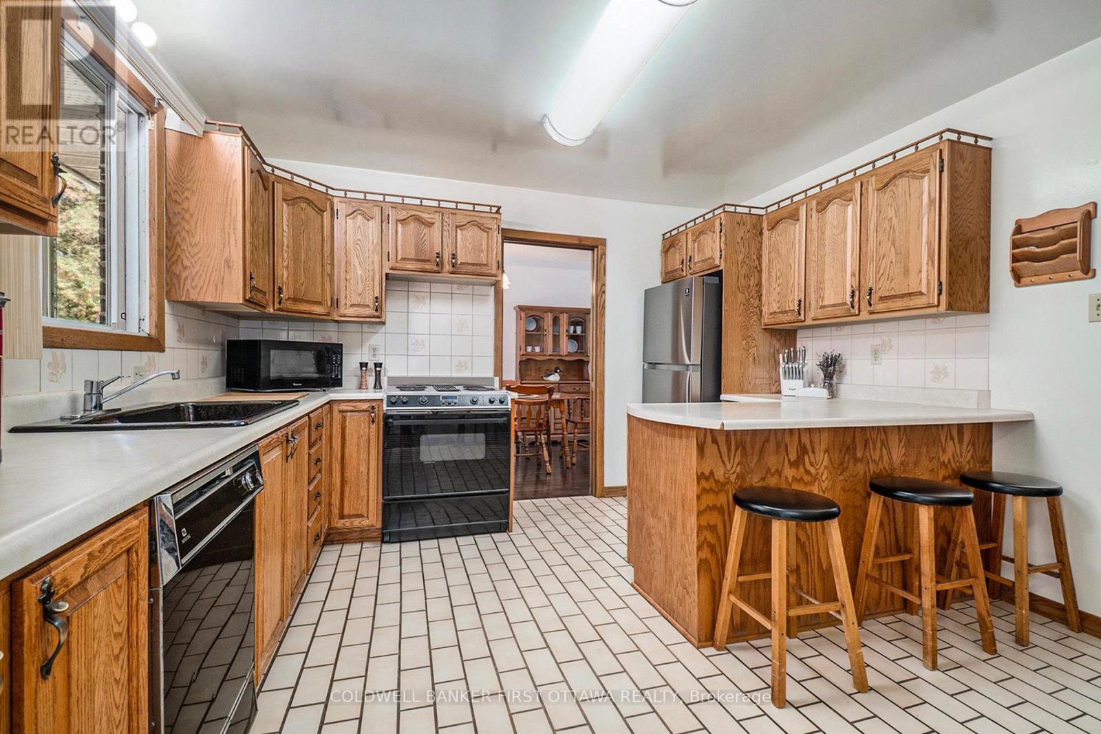 521 Ridgewood Drive, Cornwall, Ontario  K6H 5Z6 - Photo 7 - X12438144