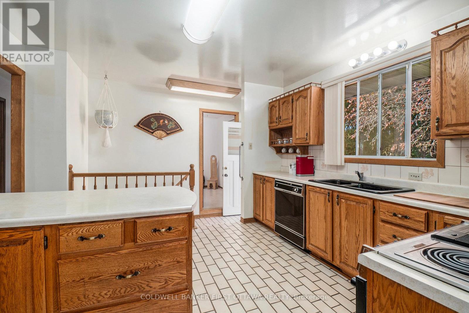 521 Ridgewood Drive, Cornwall, Ontario  K6H 5Z6 - Photo 9 - X12438144