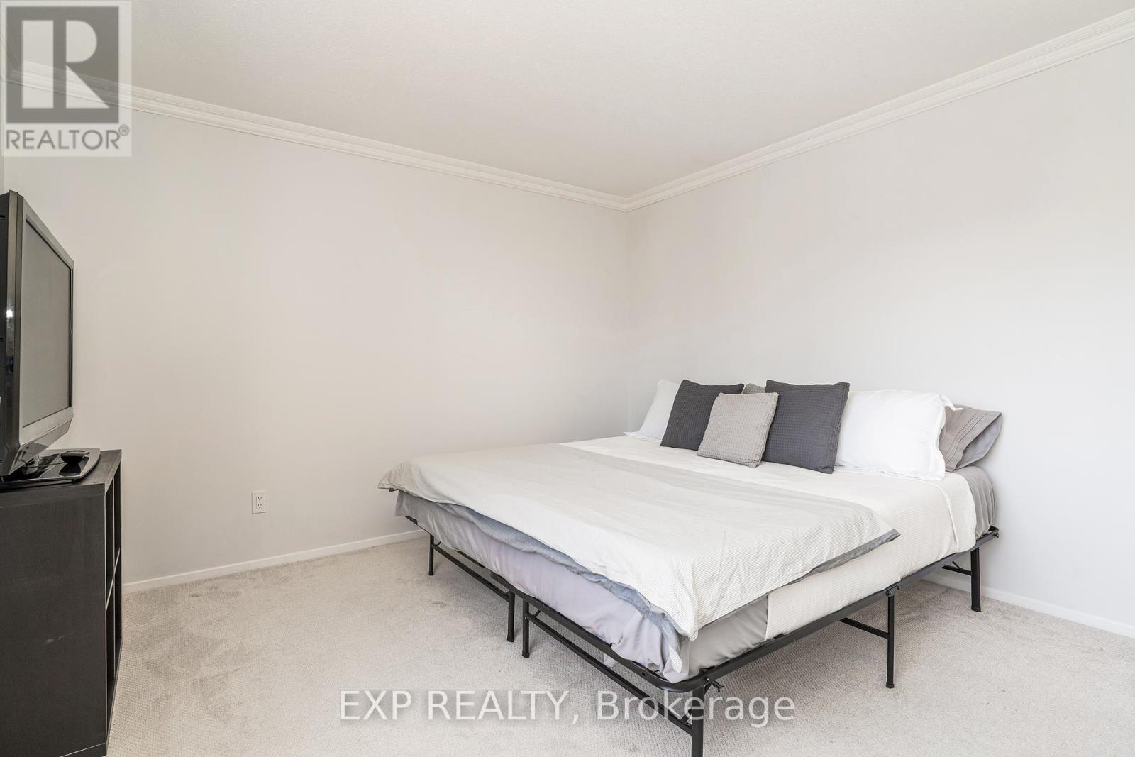 317 - 270 Brittany Drive, Ottawa, Ontario  K1K 4M3 - Photo 11 - X12438170