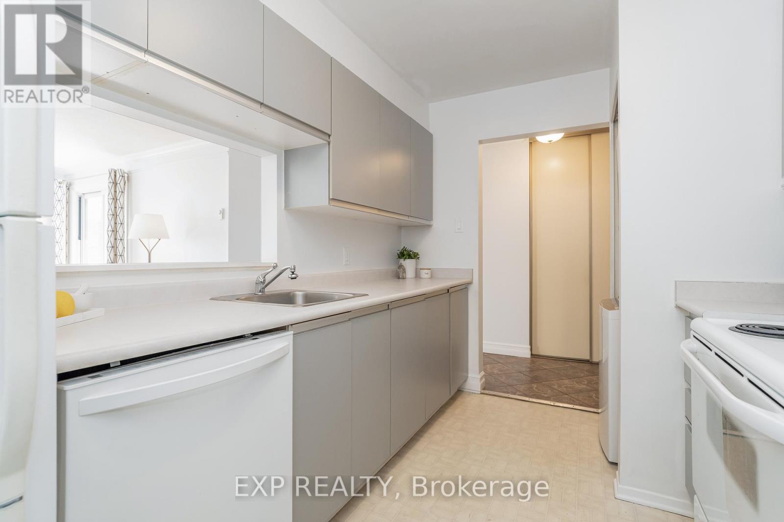 317 - 270 Brittany Drive, Ottawa, Ontario  K1K 4M3 - Photo 4 - X12438170