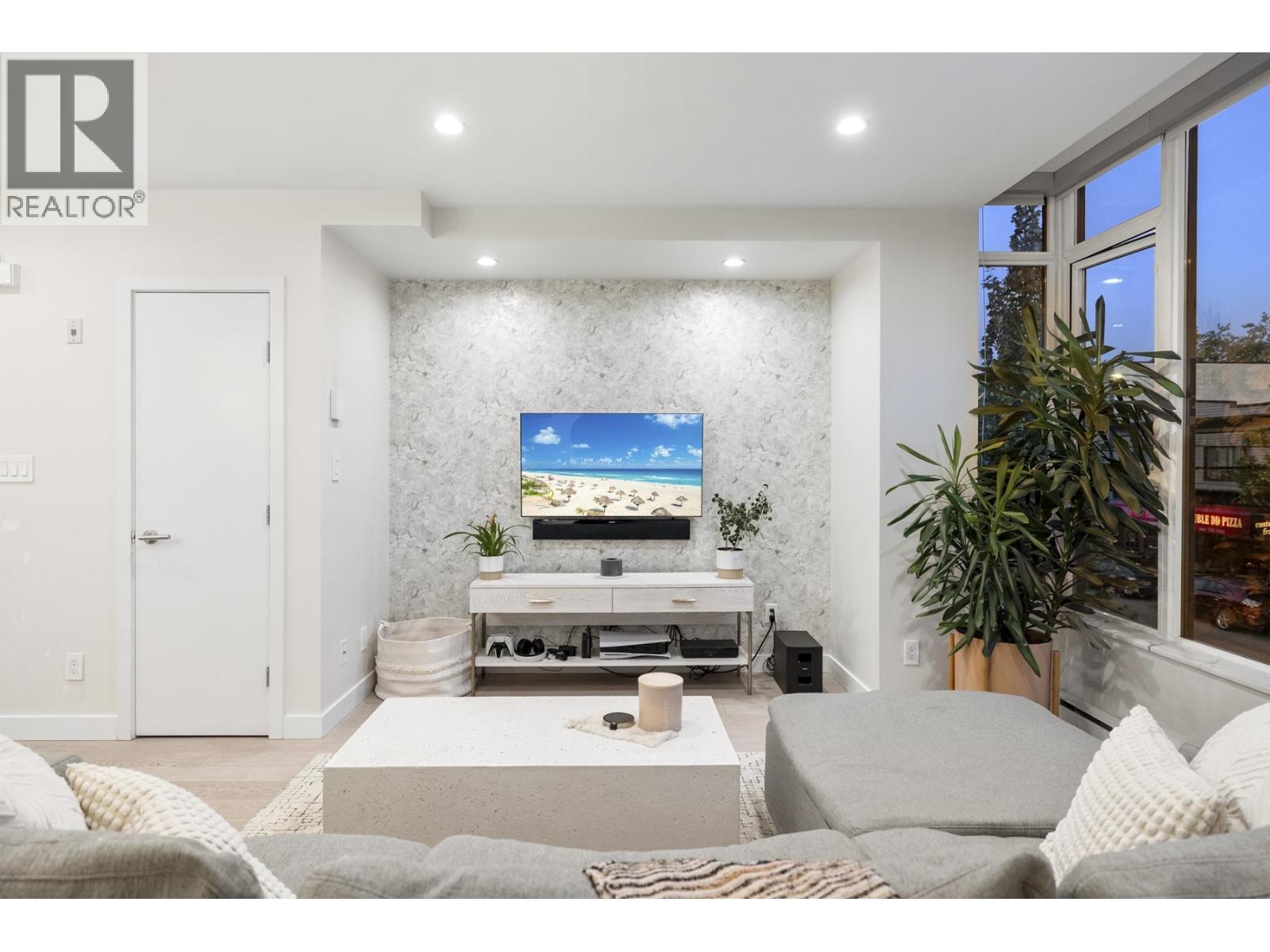 211 1961 Collingwood Street, Vancouver, British Columbia  V6R 3K6 - Photo 12 - R3053949