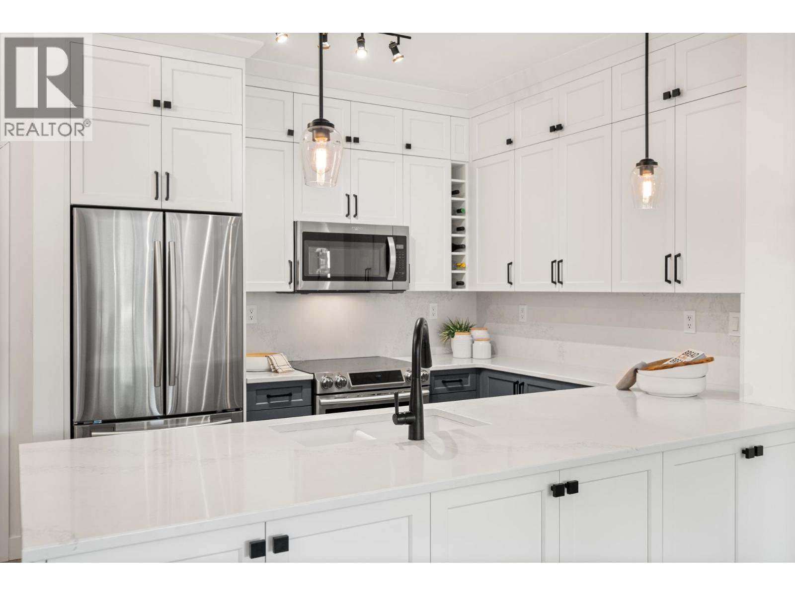 301 285 ROSS DRIVE, New Westminster, British Columbia