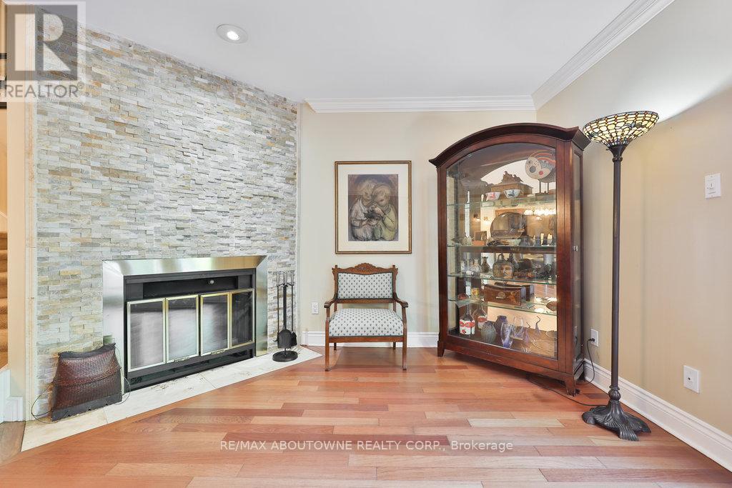 68 Tradewind Drive, Oakville, Ontario  L6L 6K9 - Photo 17 - W12409967