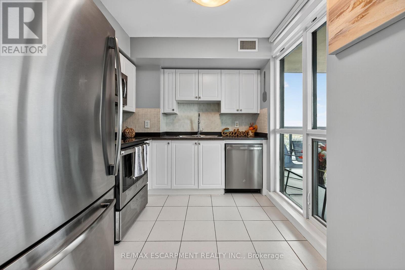 2905 - 225 Sherway Gardens Road, Toronto, Ontario  M9C 0A3 - Photo 17 - W12432765