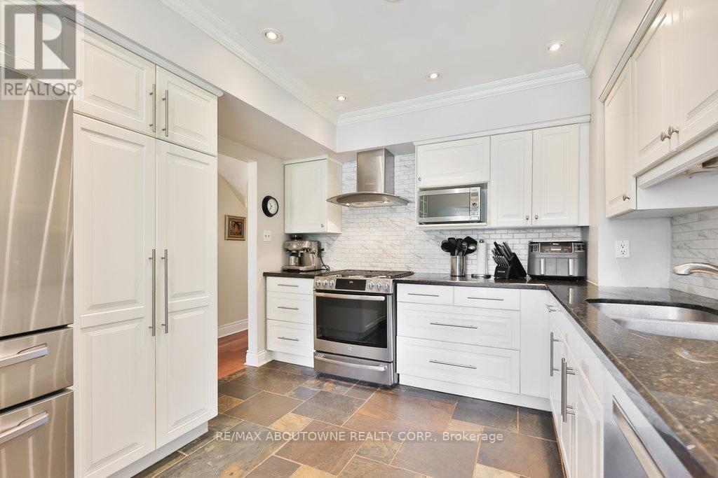 68 Tradewind Drive, Oakville, Ontario  L6L 6K9 - Photo 10 - W12409967