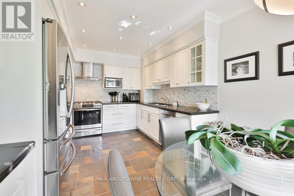 68 Tradewind Drive, Oakville, Ontario  L6L 6K9 - Photo 11 - W12409967