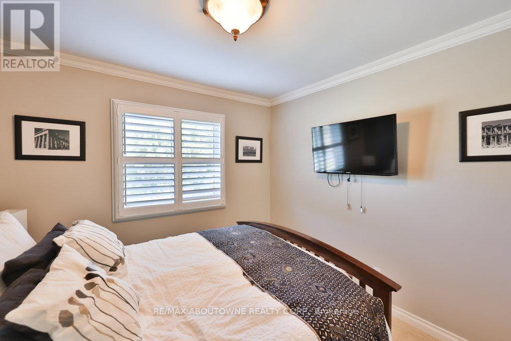 68 Tradewind Drive, Oakville, Ontario  L6L 6K9 - Photo 23 - W12409967