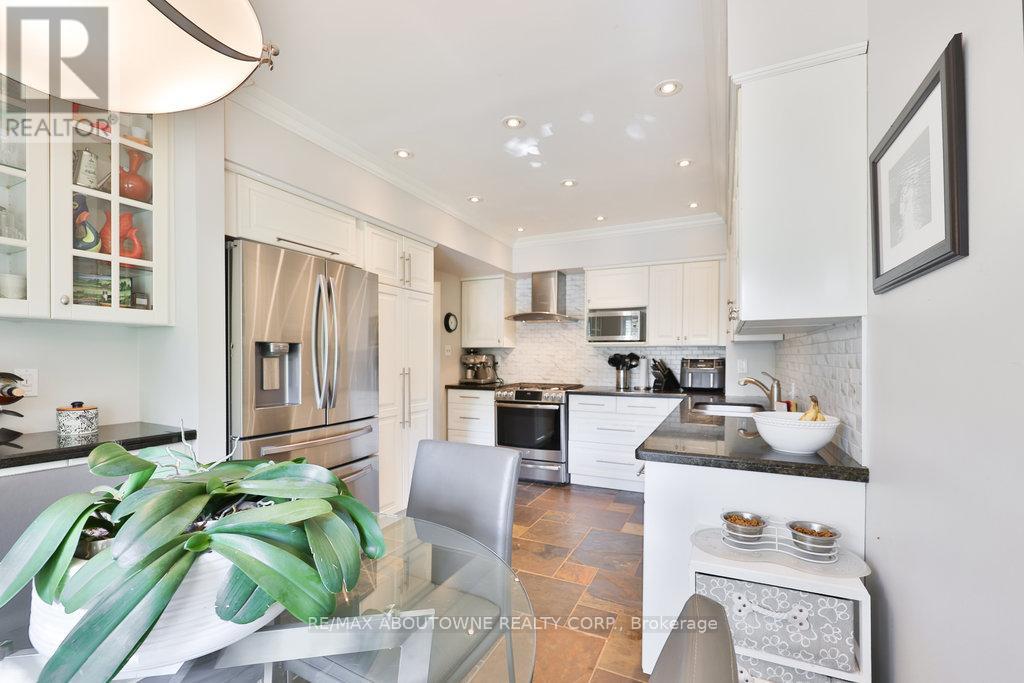 68 Tradewind Drive, Oakville, Ontario  L6L 6K9 - Photo 13 - W12409967