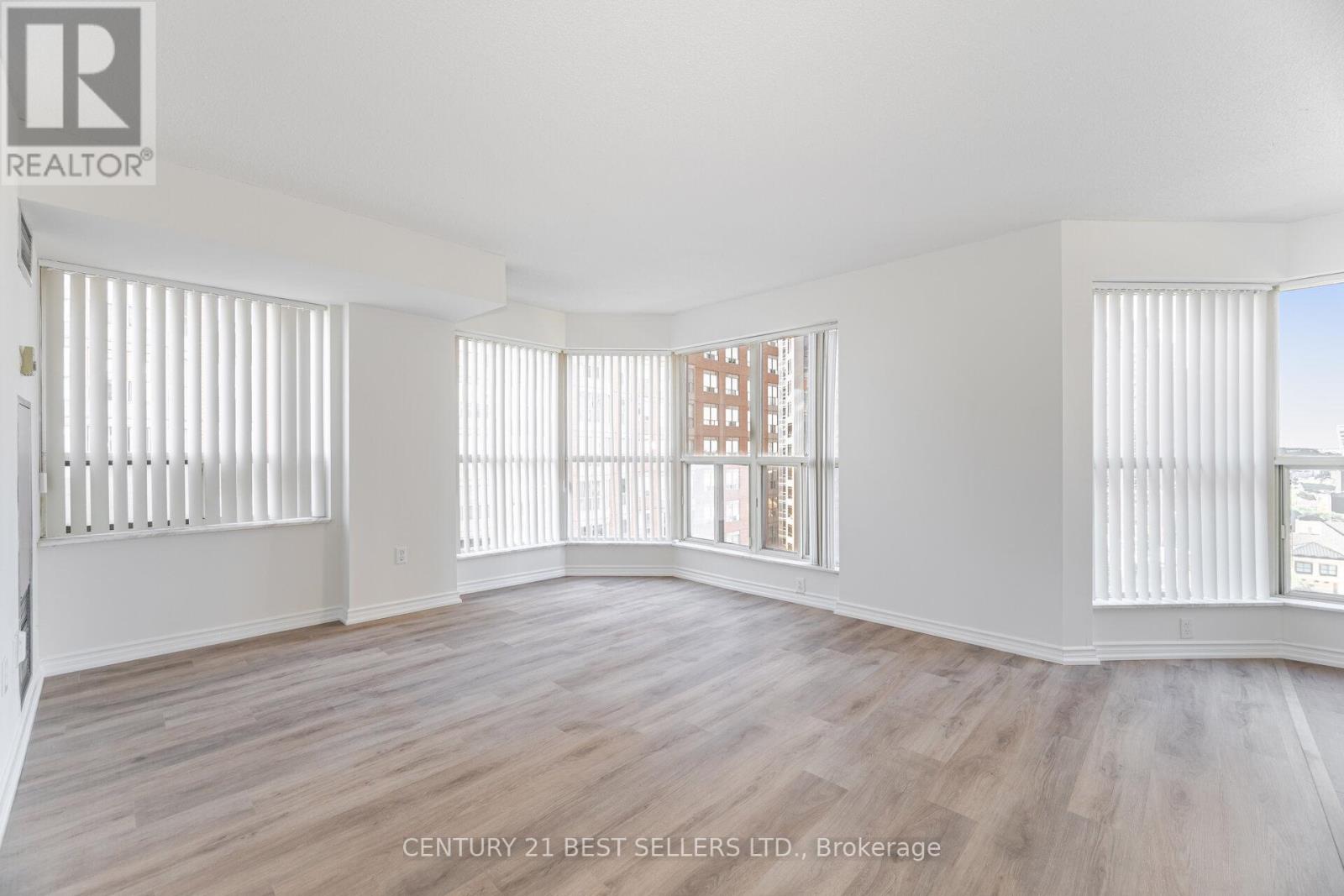 1704 - 325 Webb Drive, Mississauga, Ontario  L5B 3Z9 - Photo 11 - W12437949