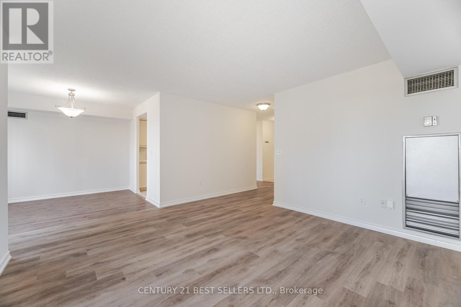 1704 - 325 Webb Drive, Mississauga, Ontario  L5B 3Z9 - Photo 13 - W12437949