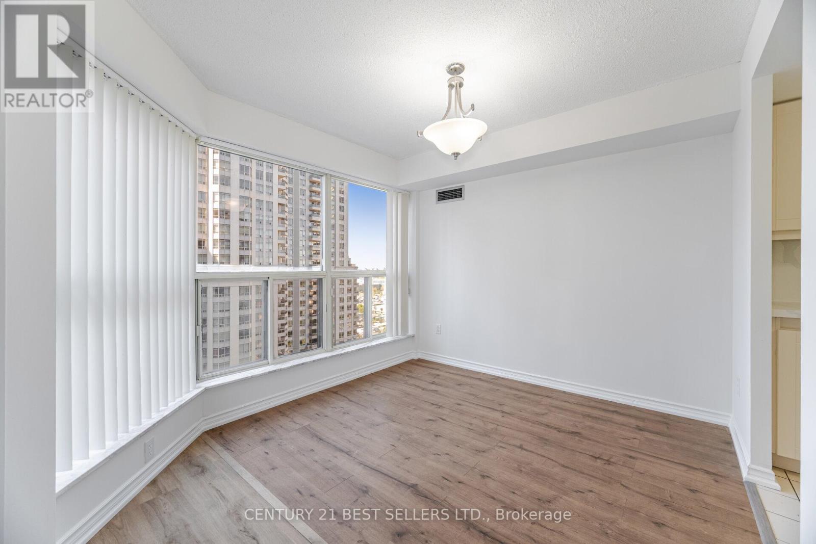 1704 - 325 Webb Drive, Mississauga, Ontario  L5B 3Z9 - Photo 14 - W12437949