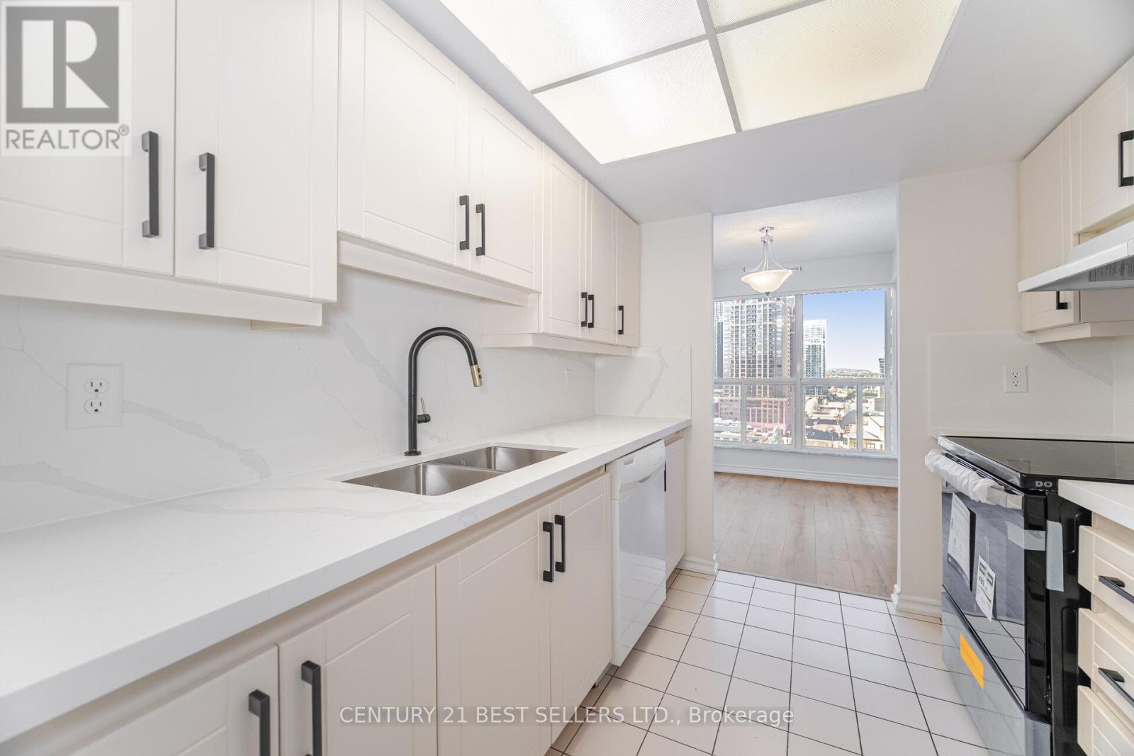 1704 - 325 Webb Drive, Mississauga, Ontario  L5B 3Z9 - Photo 18 - W12437949