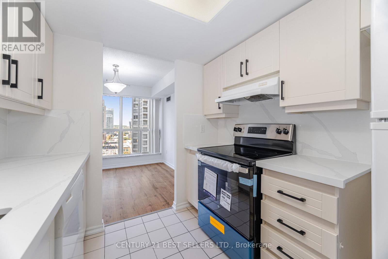 1704 - 325 Webb Drive, Mississauga, Ontario  L5B 3Z9 - Photo 19 - W12437949