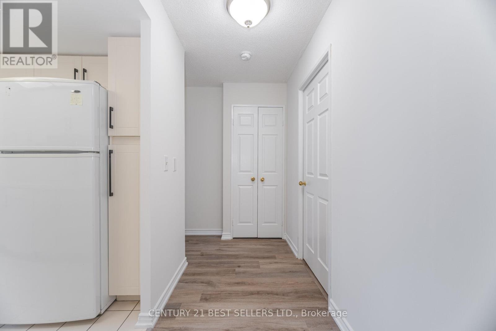 1704 - 325 Webb Drive, Mississauga, Ontario  L5B 3Z9 - Photo 20 - W12437949