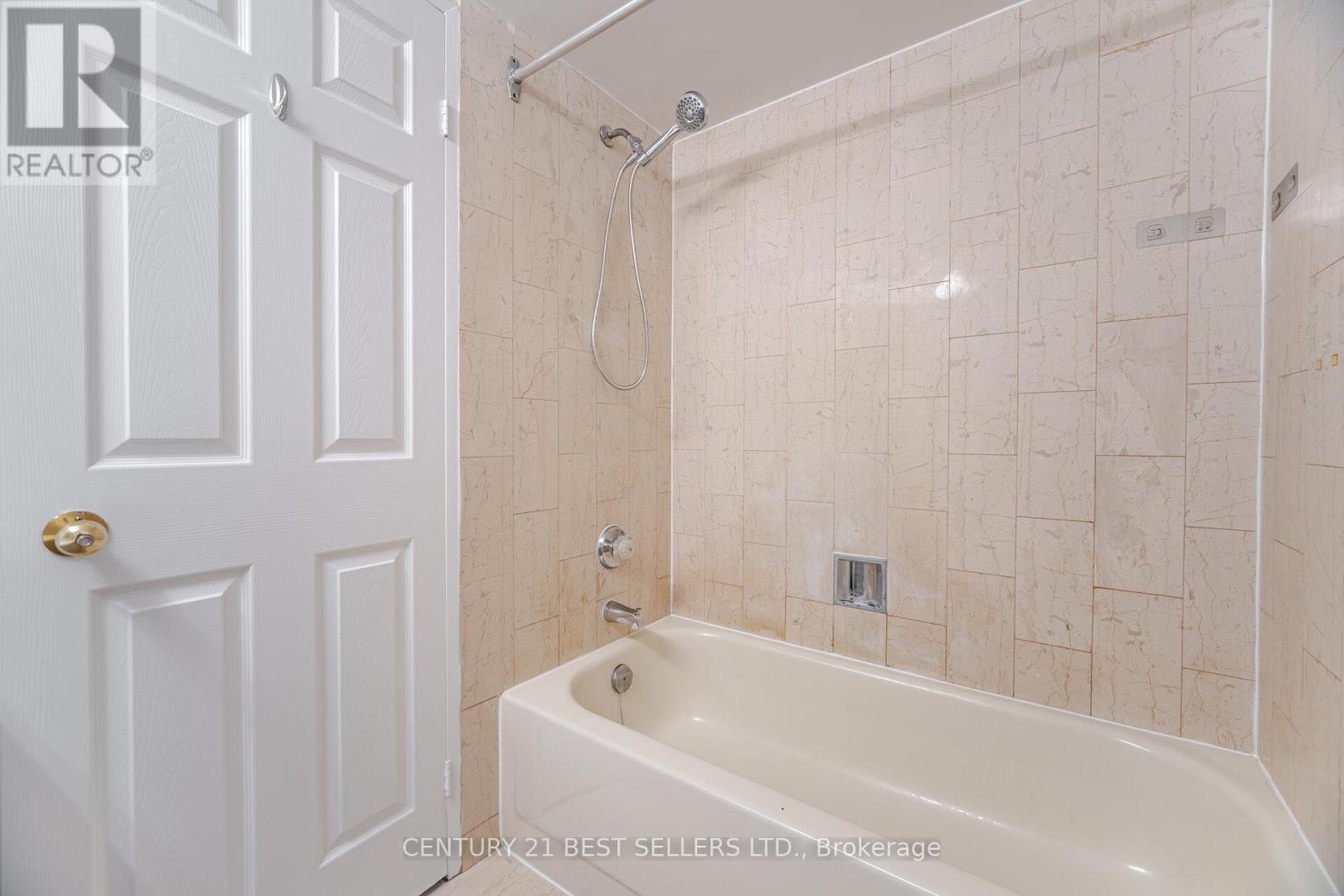 1704 - 325 Webb Drive, Mississauga, Ontario  L5B 3Z9 - Photo 26 - W12437949