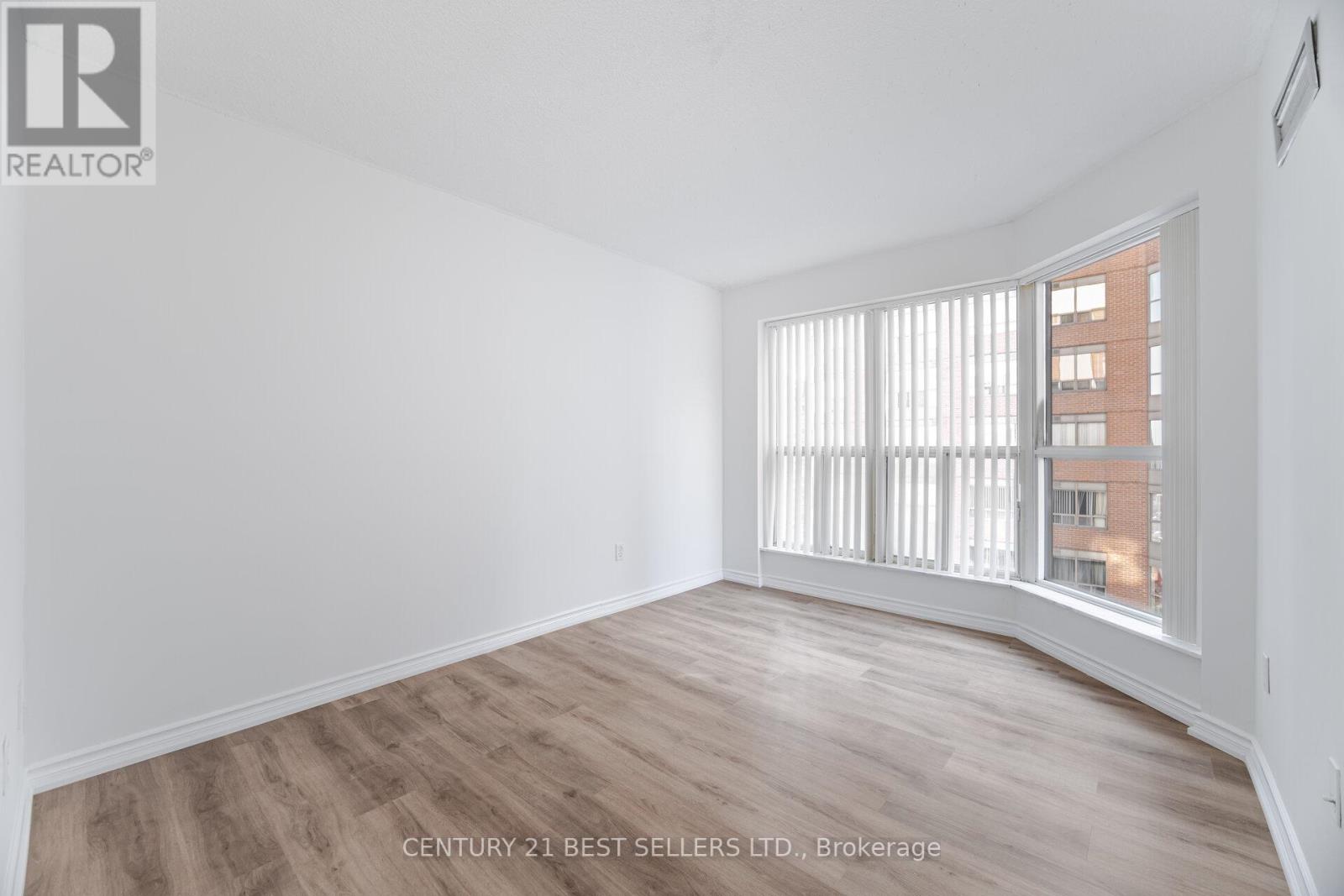 1704 - 325 Webb Drive, Mississauga, Ontario  L5B 3Z9 - Photo 27 - W12437949