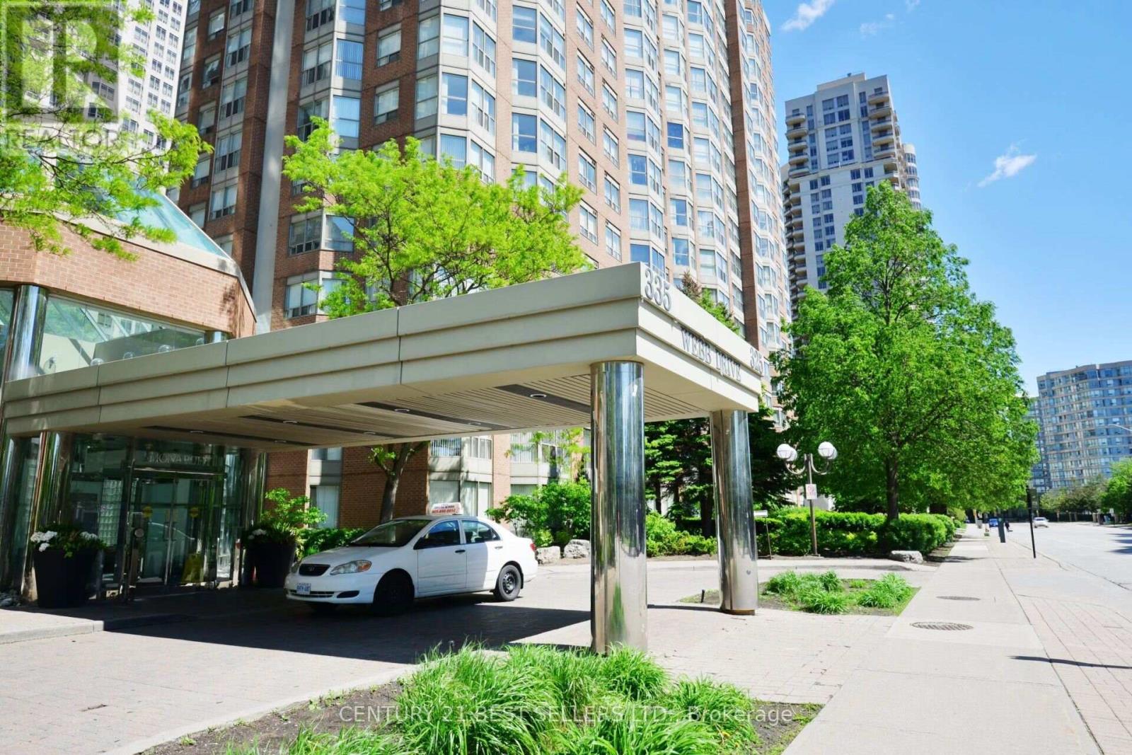 1704 - 325 Webb Drive, Mississauga, Ontario  L5B 3Z9 - Photo 3 - W12437949