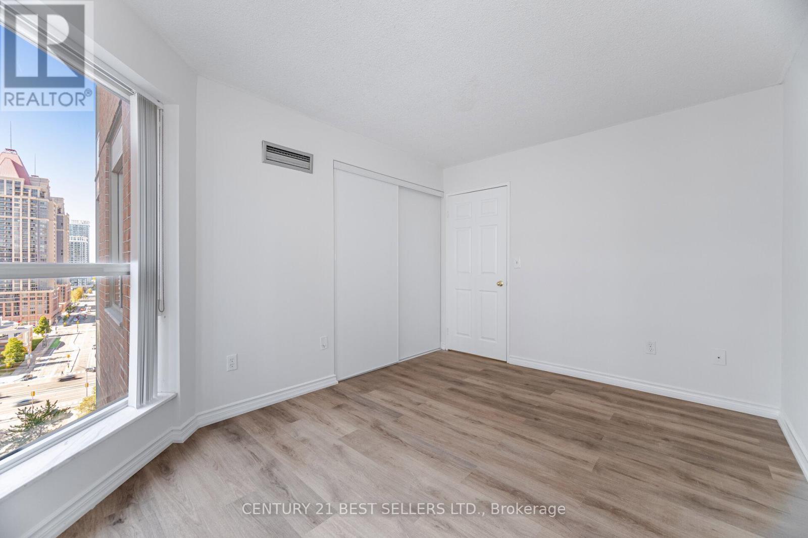 1704 - 325 Webb Drive, Mississauga, Ontario  L5B 3Z9 - Photo 30 - W12437949