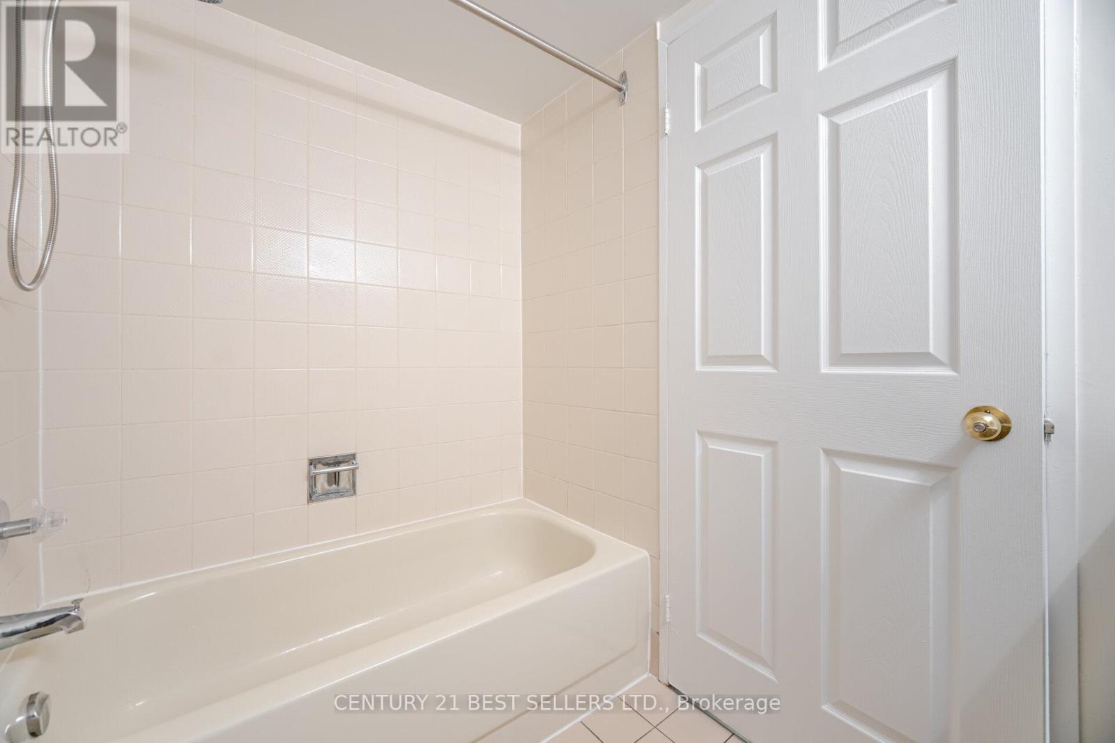 1704 - 325 Webb Drive, Mississauga, Ontario  L5B 3Z9 - Photo 32 - W12437949