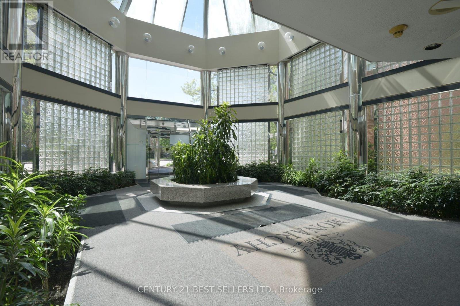 1704 - 325 Webb Drive, Mississauga, Ontario  L5B 3Z9 - Photo 4 - W12437949