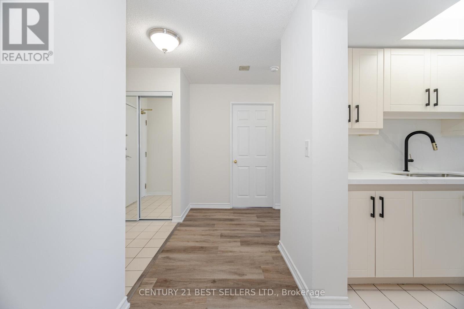 1704 - 325 Webb Drive, Mississauga, Ontario  L5B 3Z9 - Photo 7 - W12437949