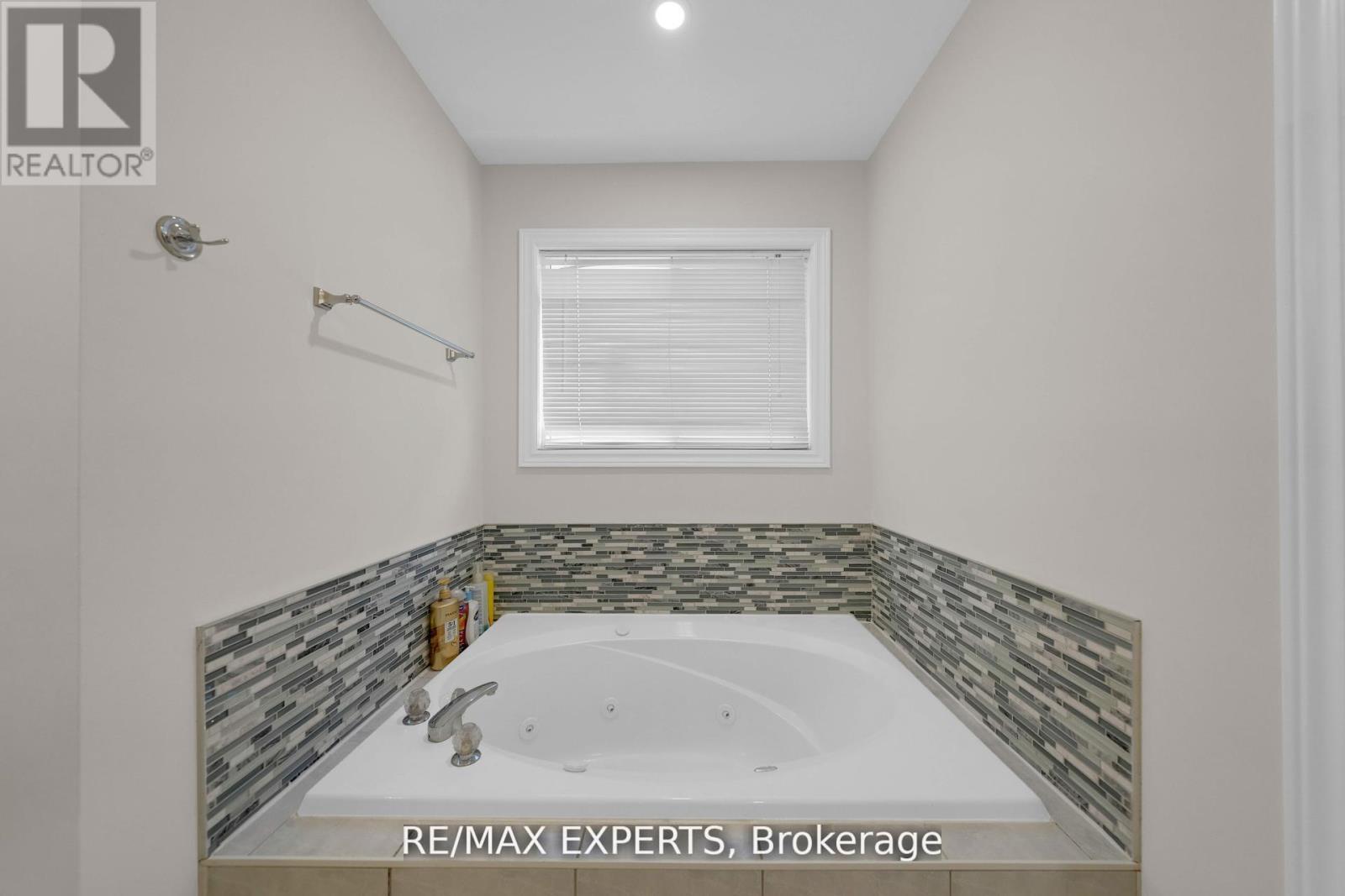 36 Country Stroll Crescent, Caledon, Ontario  L7E 2H4 - Photo 30 - W12437975