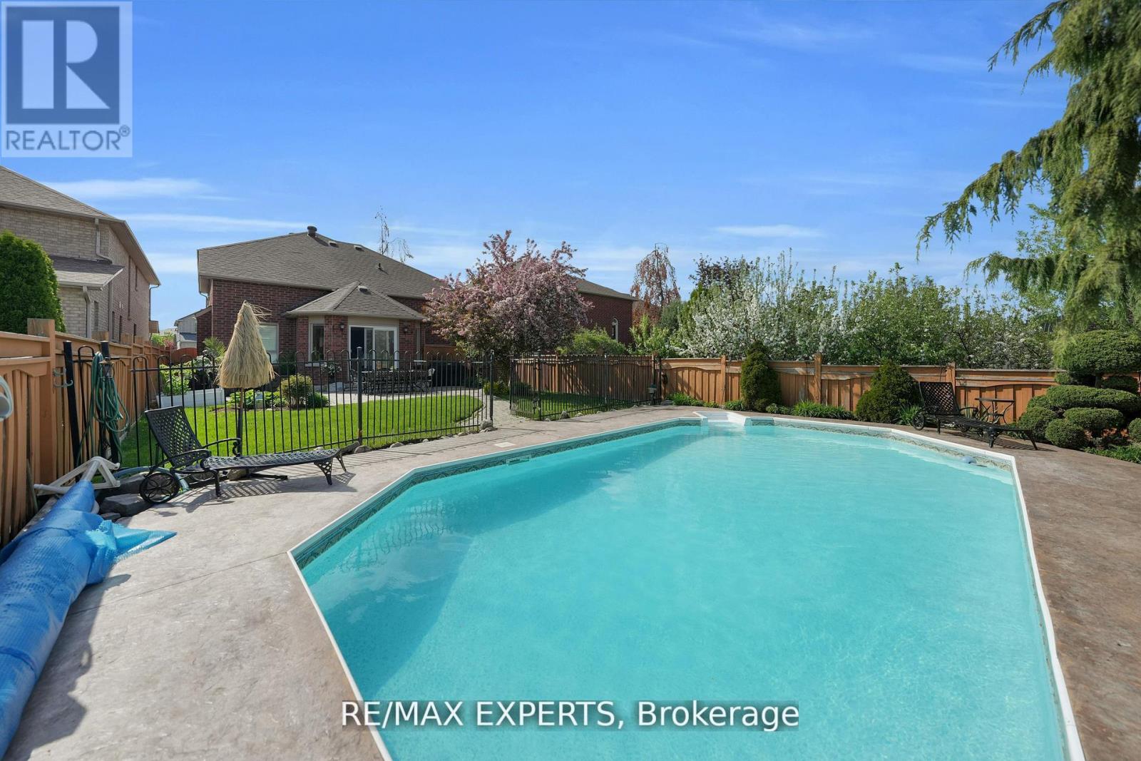 36 Country Stroll Crescent, Caledon, Ontario  L7E 2H4 - Photo 48 - W12437975
