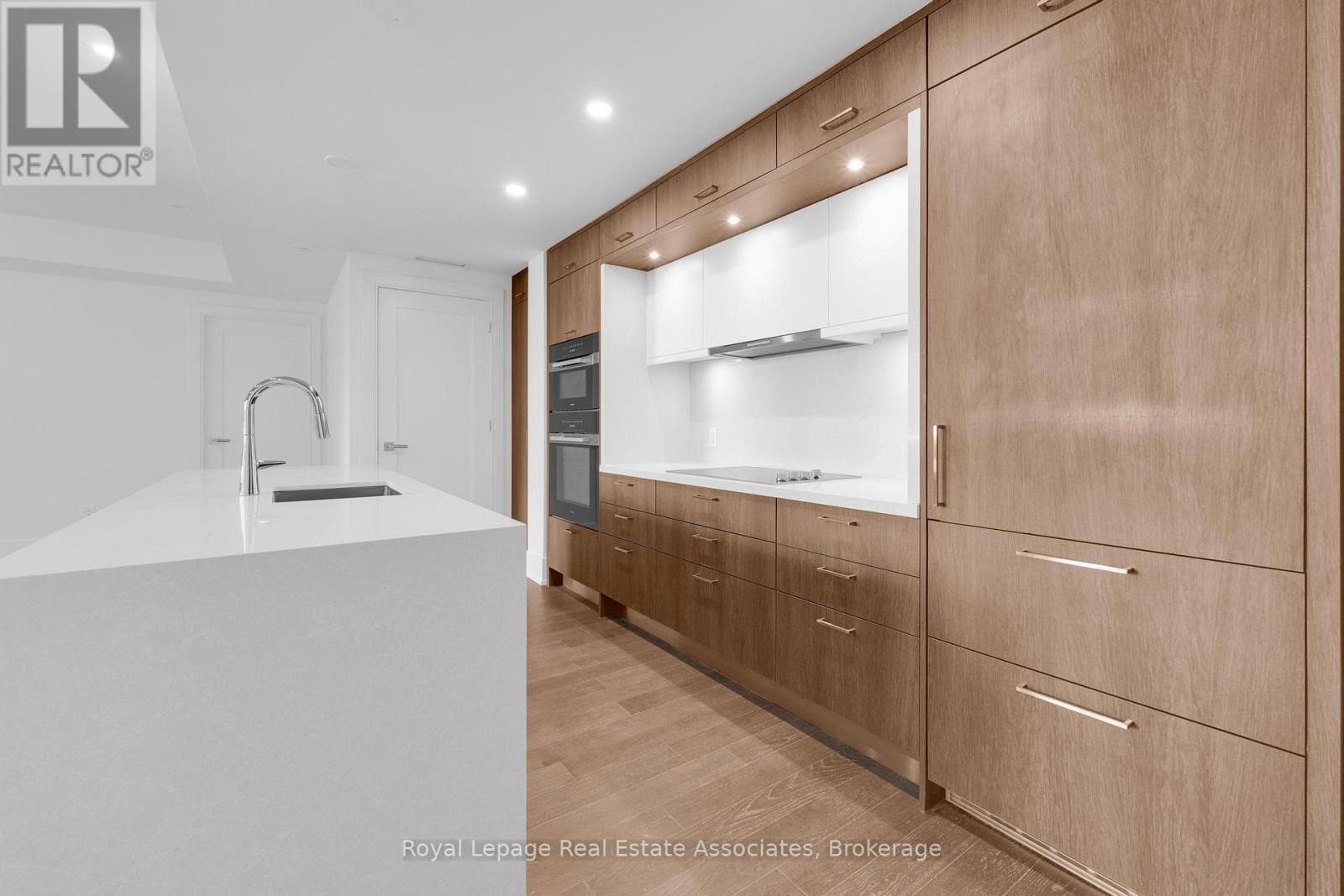 203 - 259 The Kingsway, Toronto, Ontario  M9A 0G2 - Photo 4 - W12437983