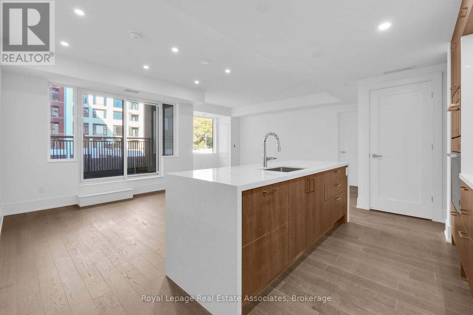 203 - 259 The Kingsway, Toronto, Ontario  M9A 0G2 - Photo 6 - W12437983