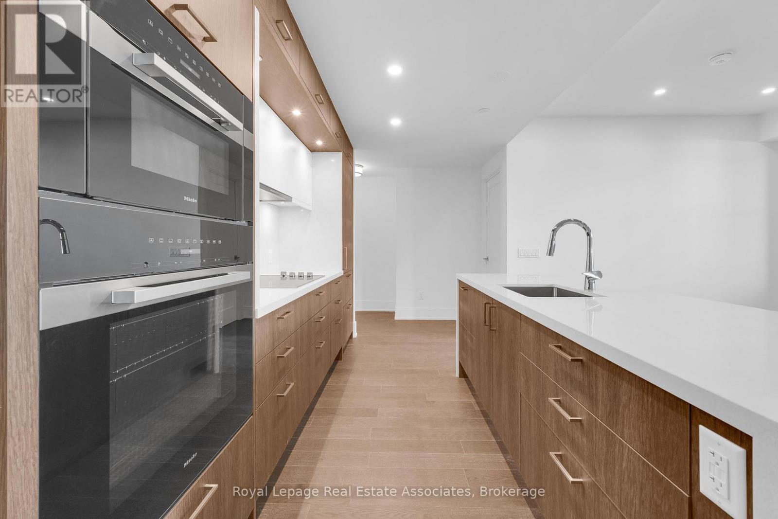 203 - 259 The Kingsway, Toronto, Ontario  M9A 0G2 - Photo 7 - W12437983