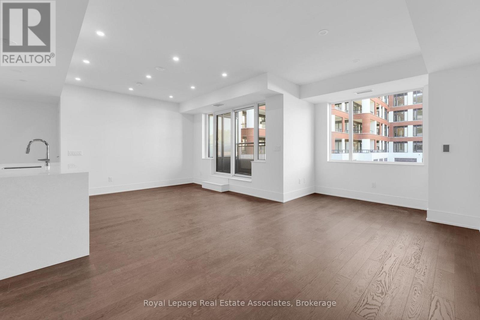 203 - 259 The Kingsway, Toronto, Ontario  M9A 0G2 - Photo 9 - W12437983