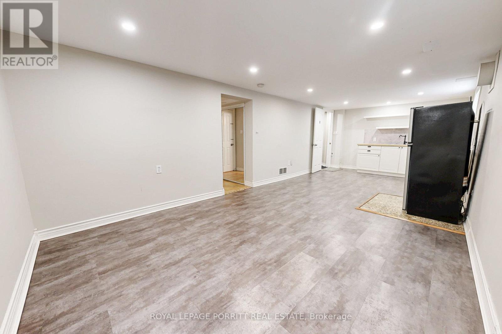 B - 73 Gort Avenue, Toronto, Ontario  M8W 3Y9 - Photo 11 - W12438005