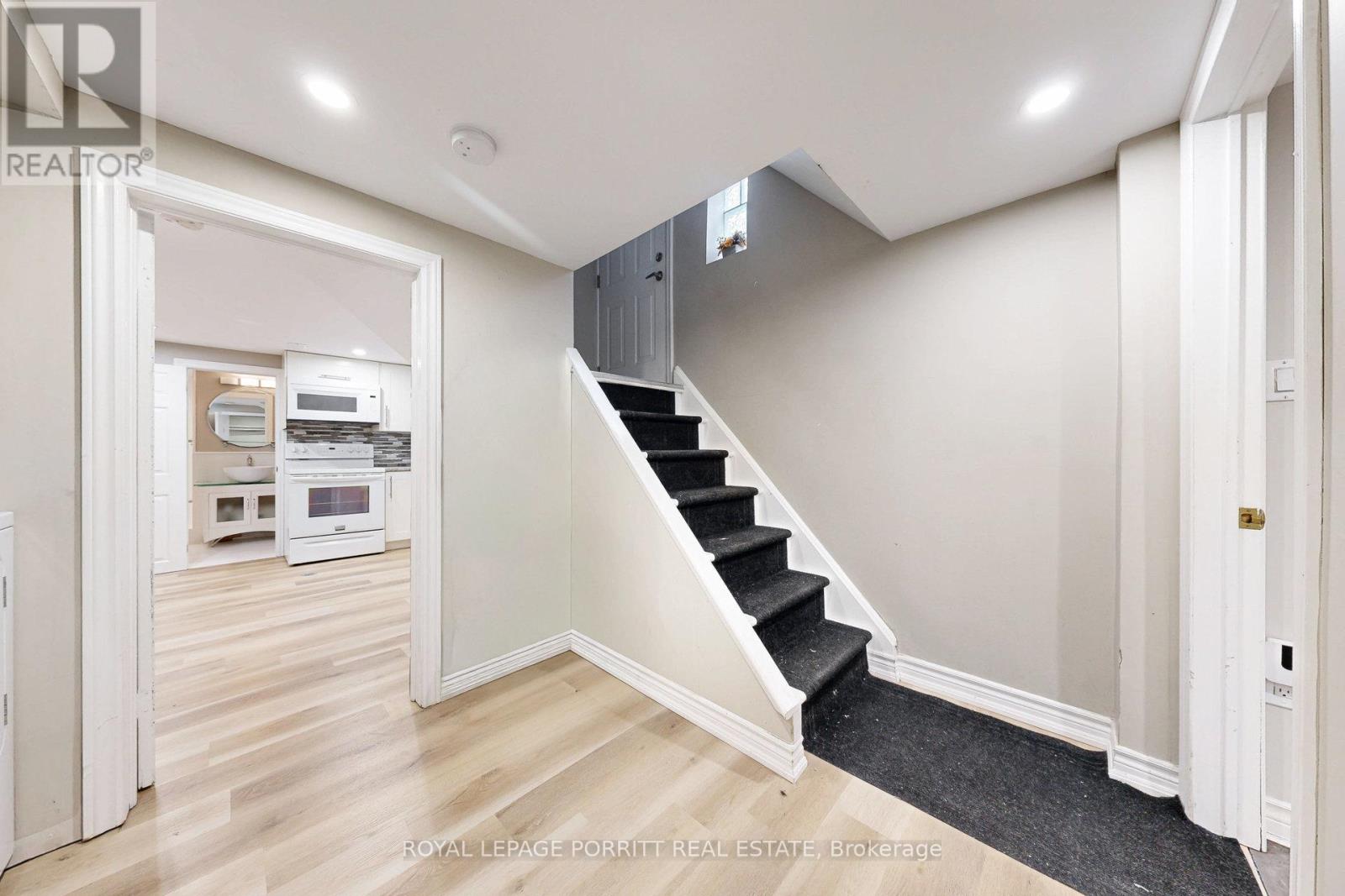 B - 73 Gort Avenue, Toronto, Ontario  M8W 3Y9 - Photo 12 - W12438005
