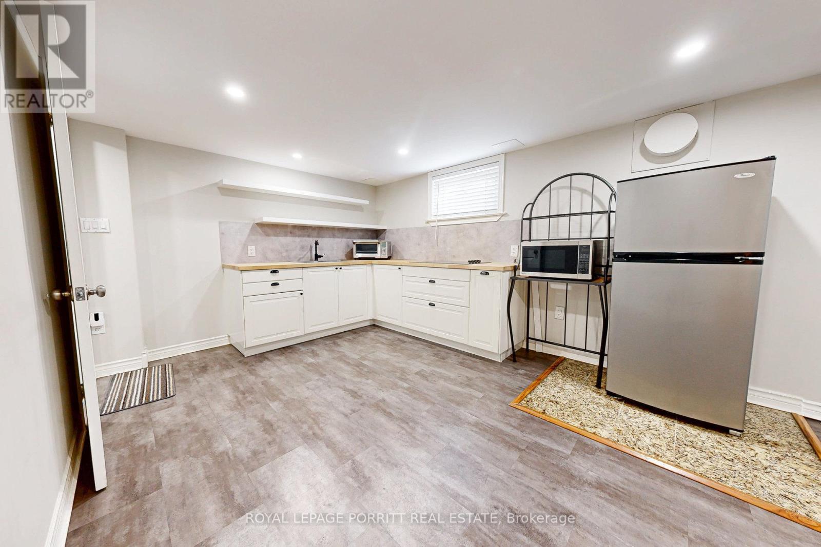 B - 73 Gort Avenue, Toronto, Ontario  M8W 3Y9 - Photo 8 - W12438005