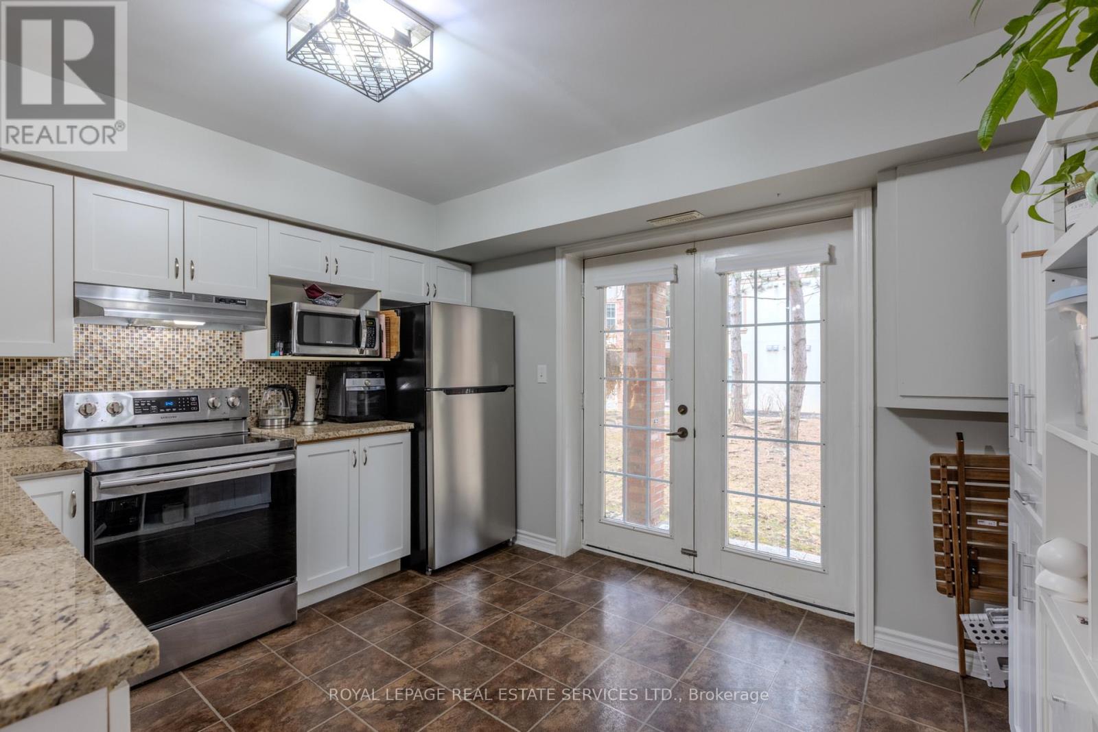 107 - 4013 Kilmer Drive, Burlington, Ontario  L7M 4M3 - Photo 5 - W12438014