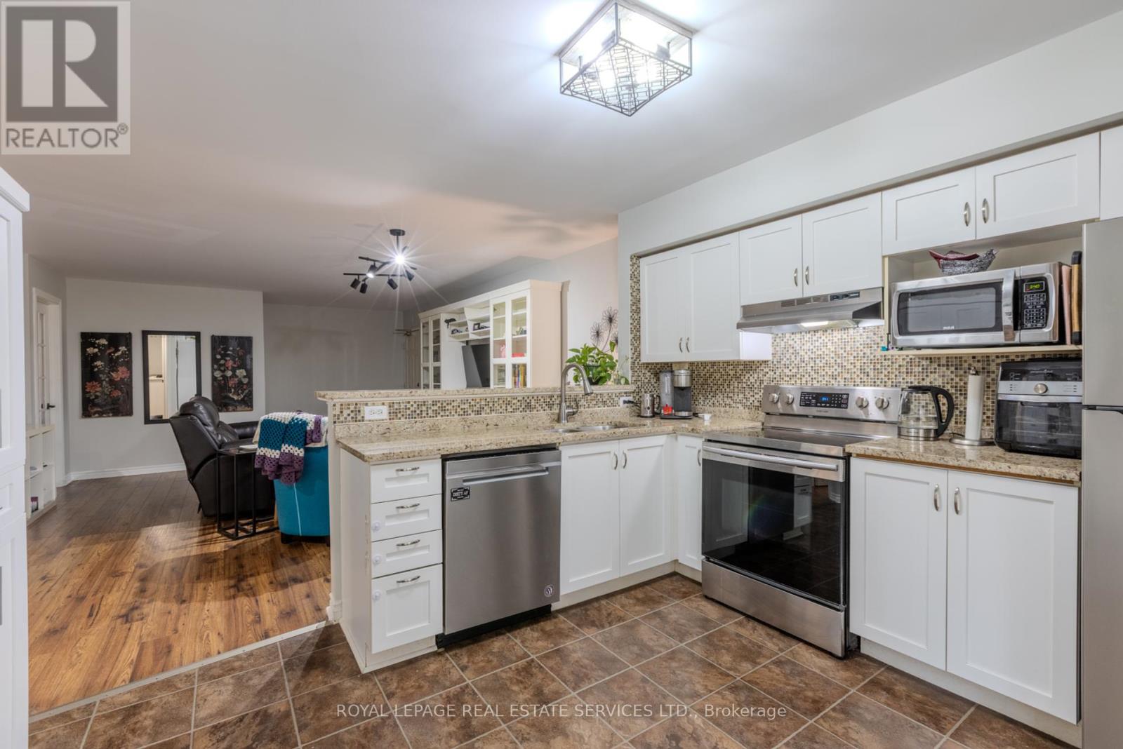107 - 4013 Kilmer Drive, Burlington, Ontario  L7M 4M3 - Photo 6 - W12438014