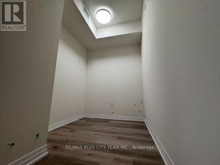 314 - 15 Watergarden Drive, Mississauga, Ontario  L5R 0H4 - Photo 7 - W12438022