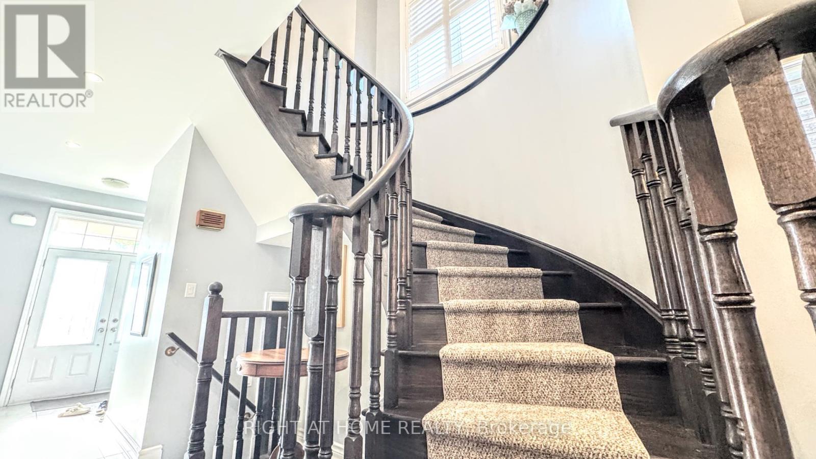 2431 Pine Glen Road, Oakville, Ontario  L6M 0R6 - Photo 11 - W12438028
