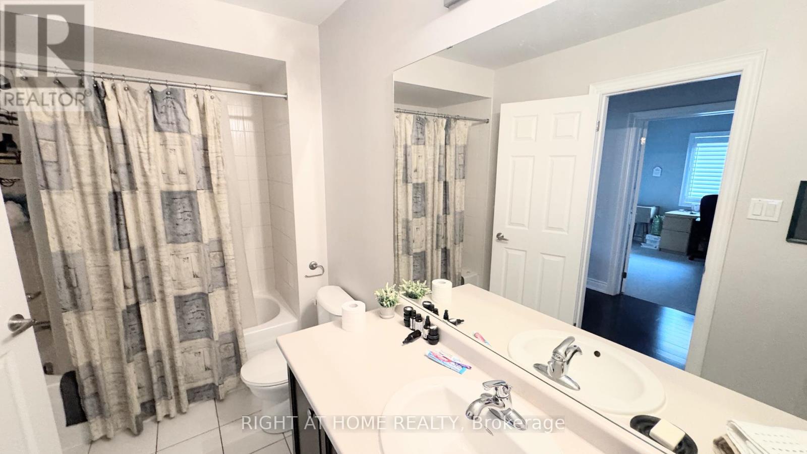 2431 Pine Glen Road, Oakville, Ontario  L6M 0R6 - Photo 17 - W12438028