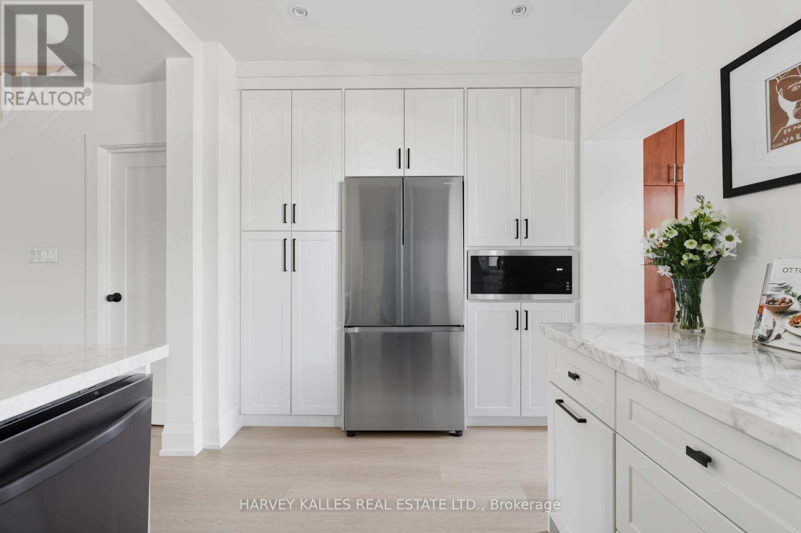 266 Mcroberts Avenue, Toronto, Ontario  M6E 4P6 - Photo 12 - W12438054