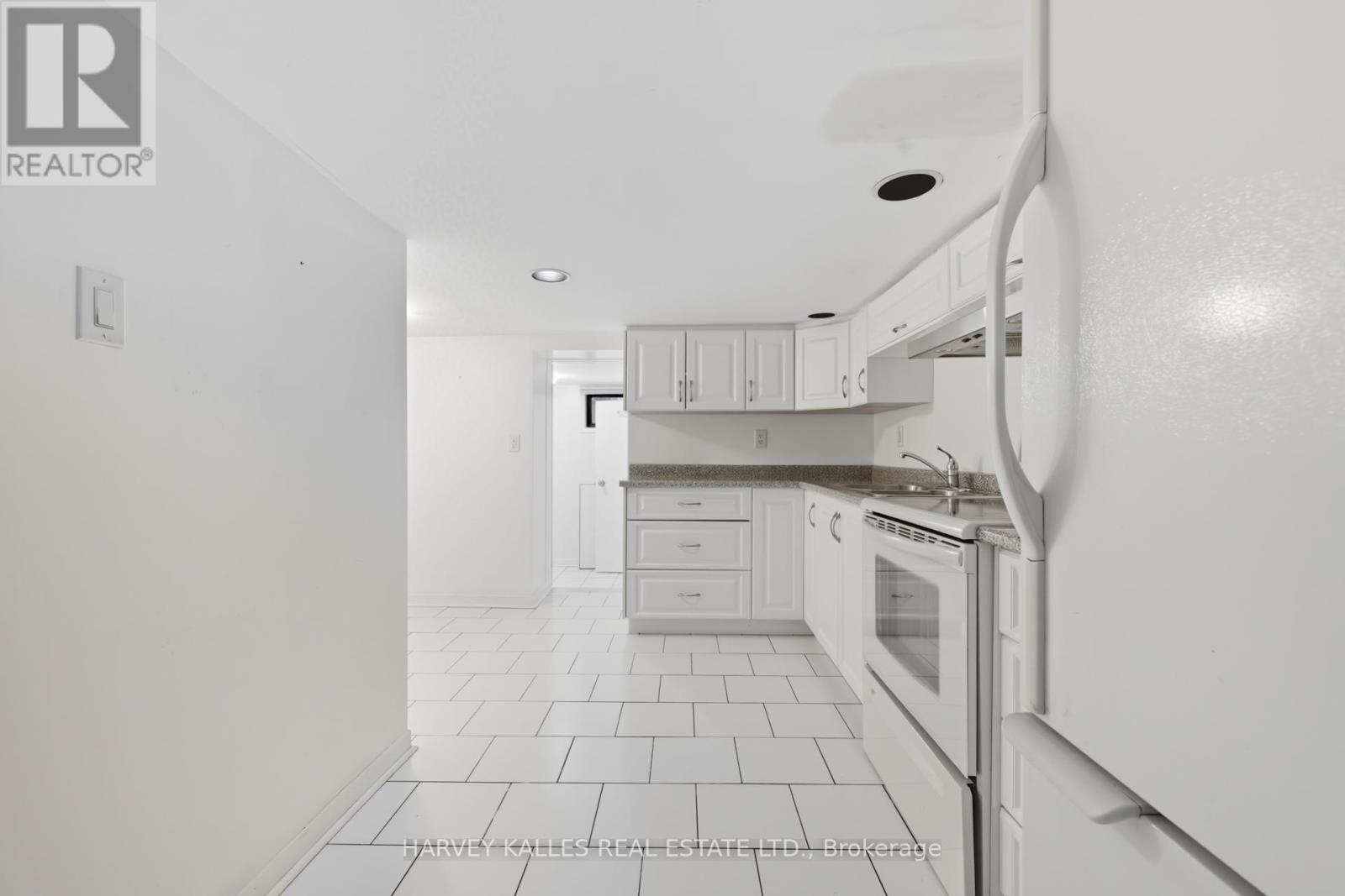 266 Mcroberts Avenue, Toronto, Ontario  M6E 4P6 - Photo 25 - W12438054