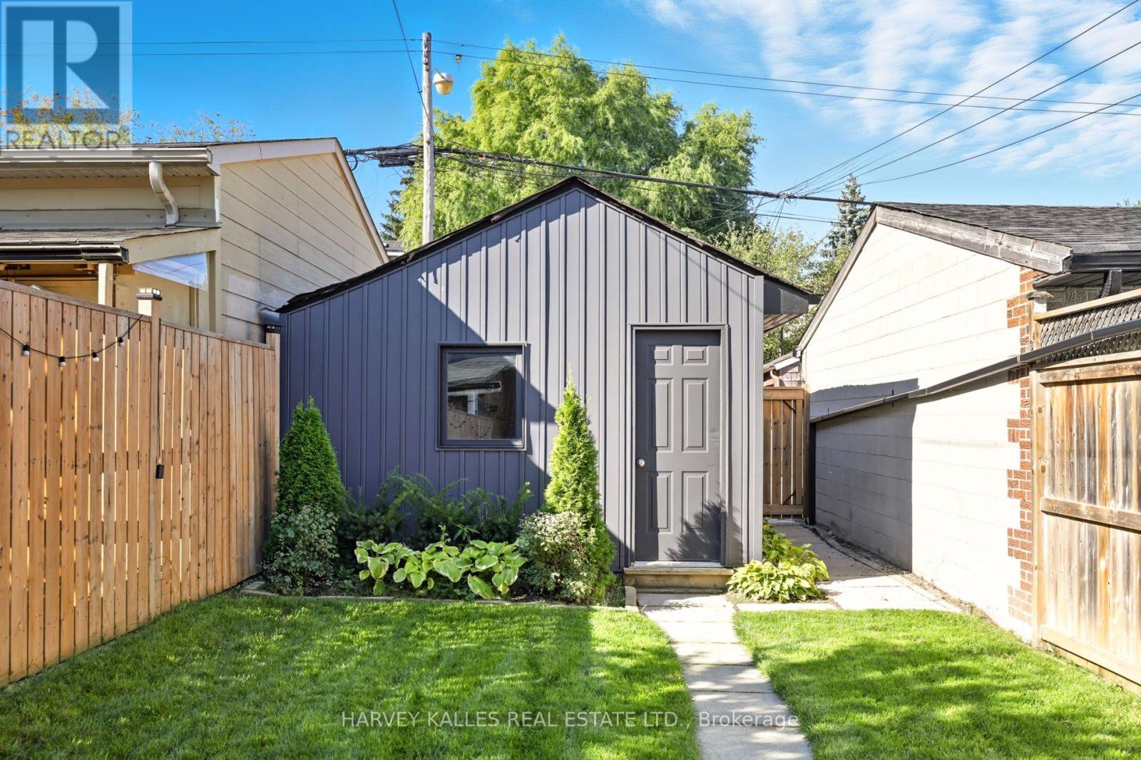266 Mcroberts Avenue, Toronto, Ontario  M6E 4P6 - Photo 31 - W12438054