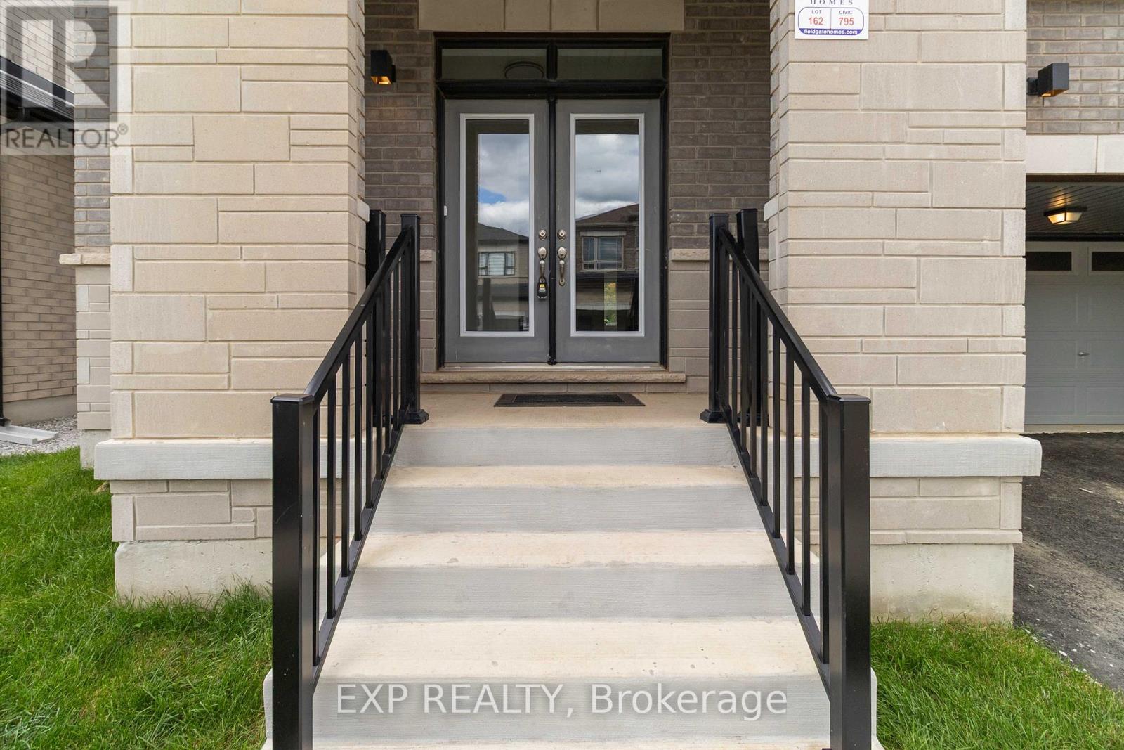 795 Apple Terrace, Milton, Ontario  L9E 2C3 - Photo 3 - W12438082