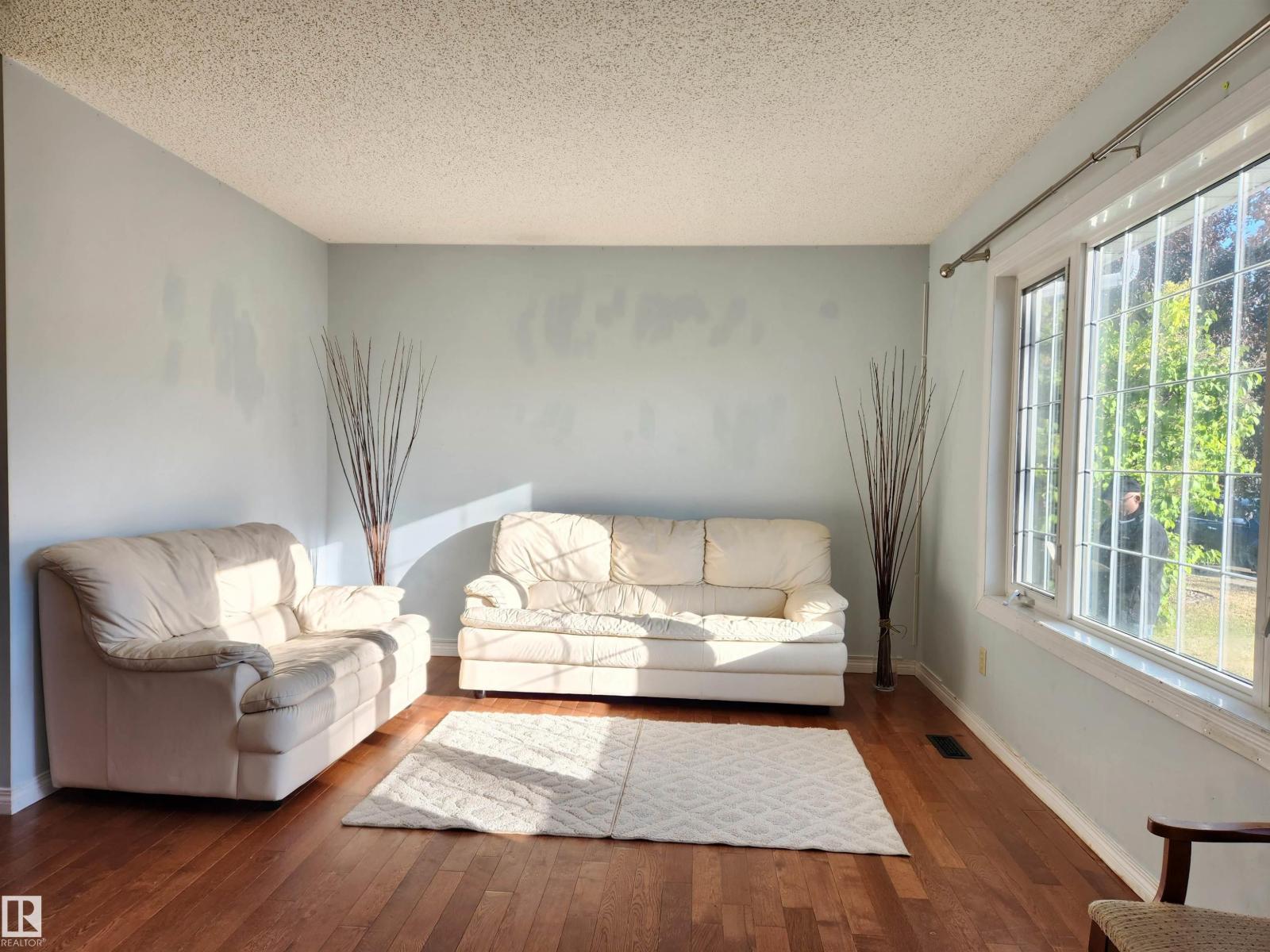 4138 36 St Nw, Edmonton, Alberta  T6L 5M6 - Photo 2 - E4458440